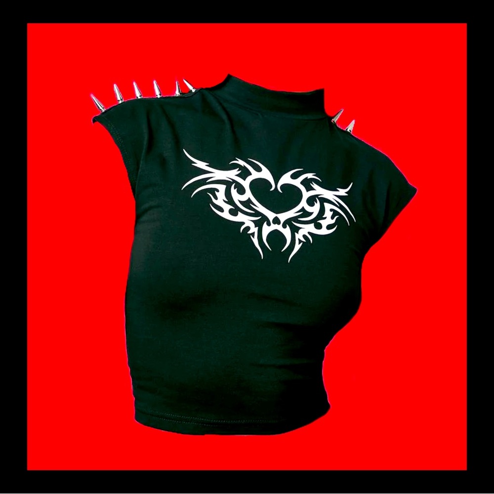 Dollskill Shoulder Spike Heart Crop Top